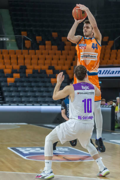 的王大雷肩 的王大雷肩