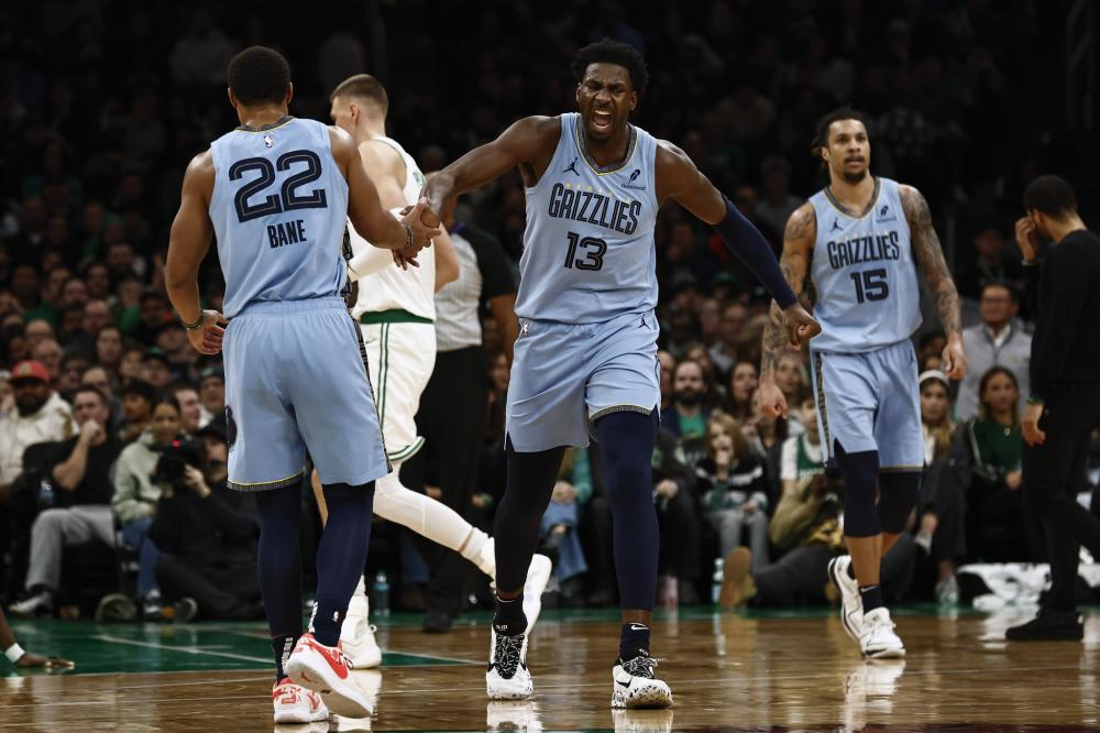 下显得格外 下显得格外